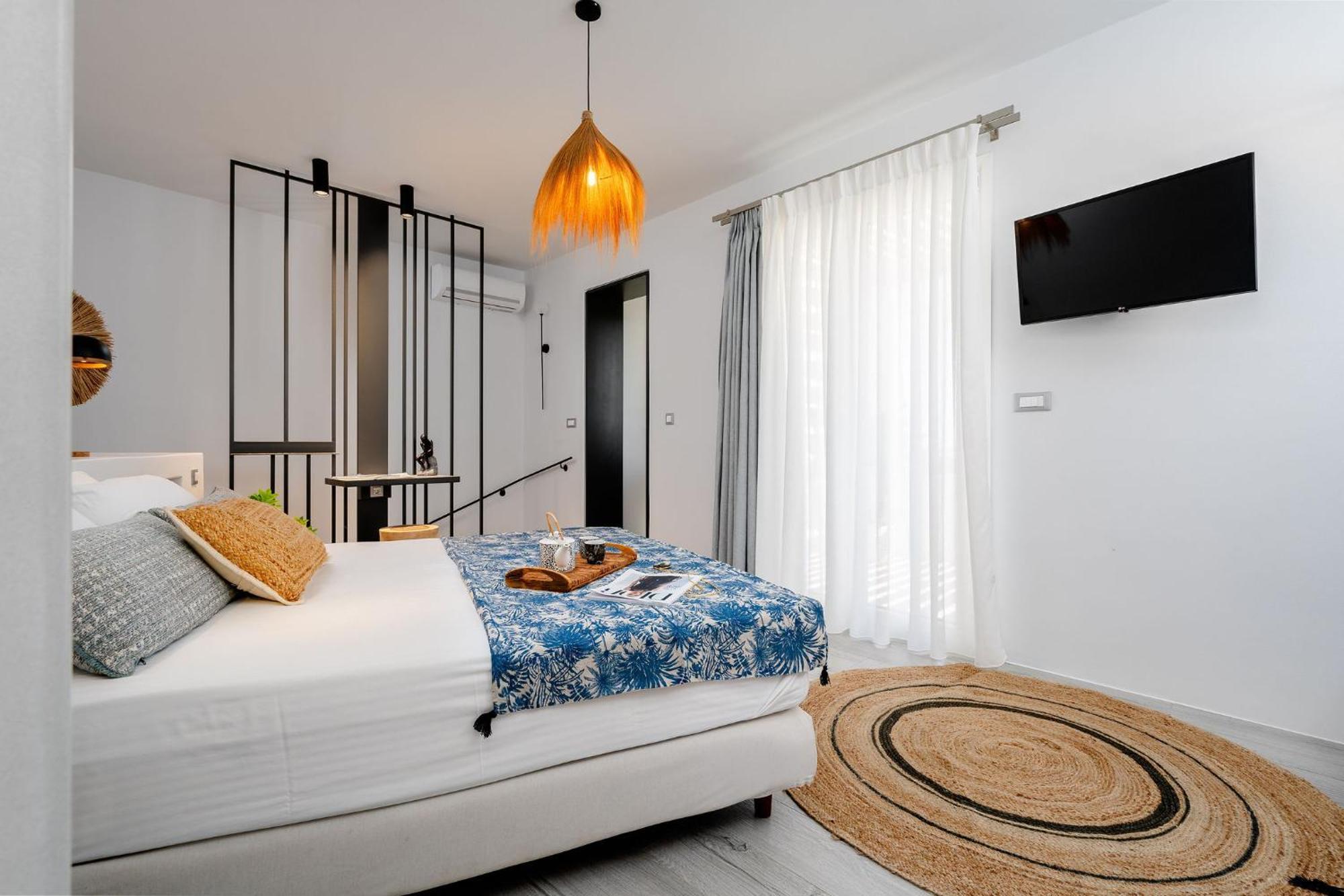 Sunday Luxury Suites Agia Anna  Ngoại thất bức ảnh